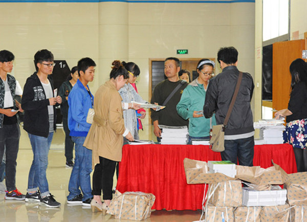 恒信集团赞助“你是旗帜在飘扬”——朱彦夫的故事舞台剧演出